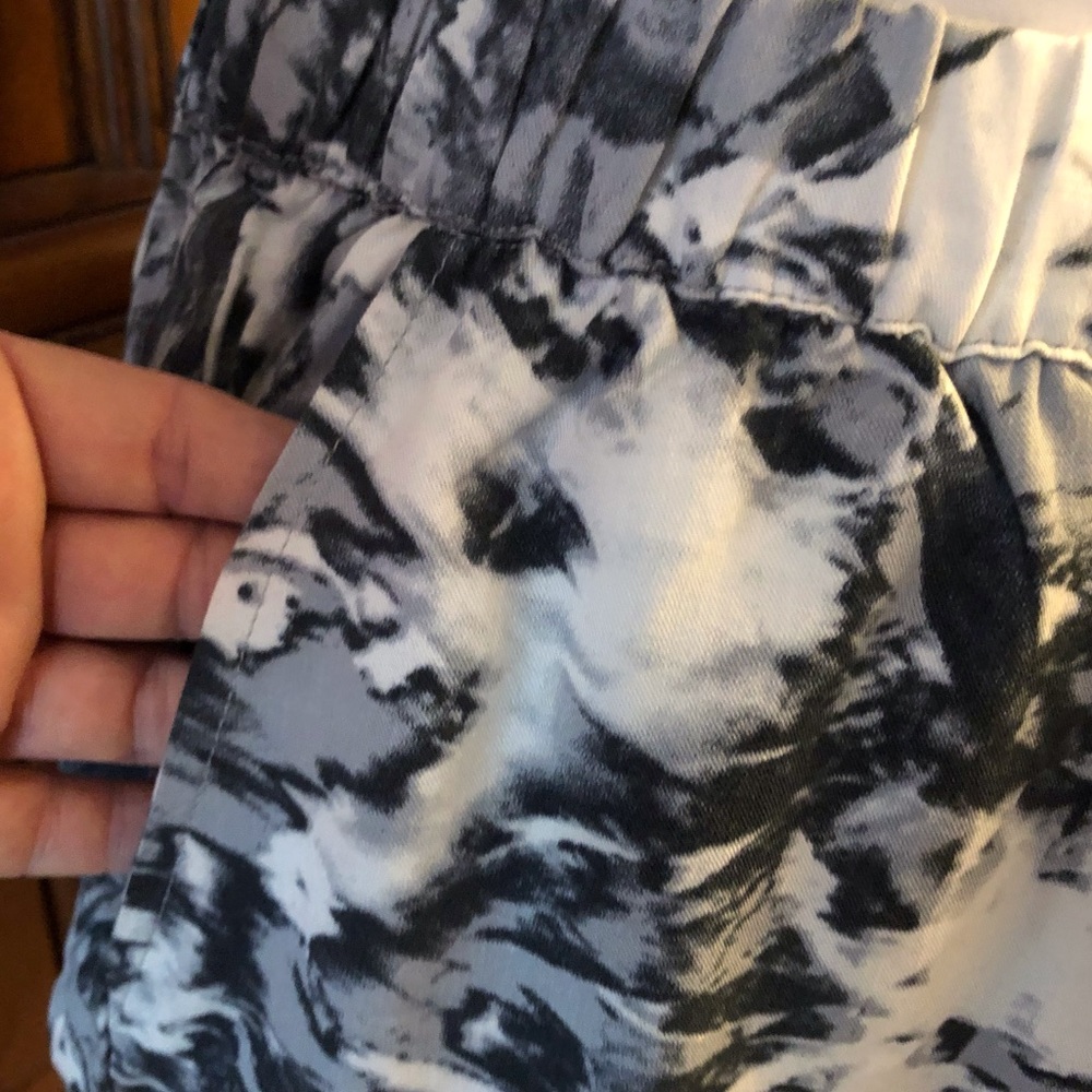 Fabletics workout shorts - Picture 3 of 5